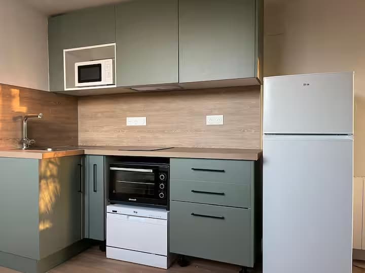 Cuisine équipée du logement au-dessus de la chocolaterie Campagne & Chocolat